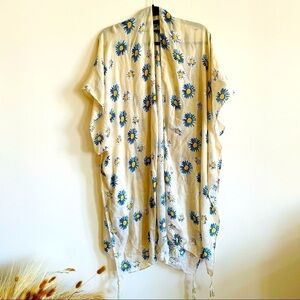 DO EVERYTHING IN LOVE Yellow/Peach Daisy Tassled Beach Coverup Cardigan